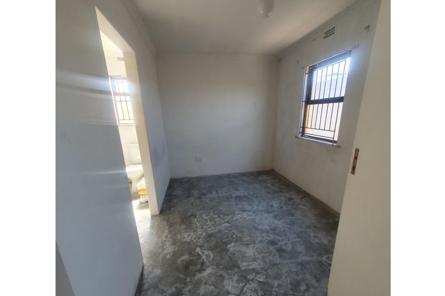 7 Bedroom Property for Sale in Delft South Western Cape